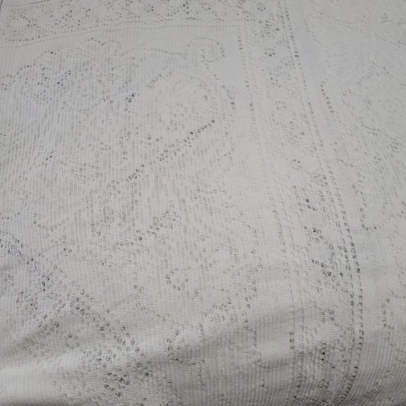 Ivory Lace Table Cloth 60 x 100 - Picture 5 of 10